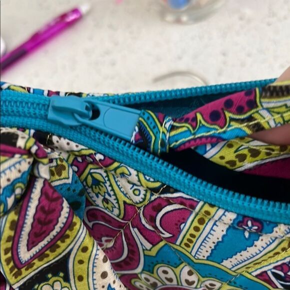 Vera Bradley Silk Limited Edition Daphne Vibrant Paisley Shoulder Bag NWT - Picture 11 of 12